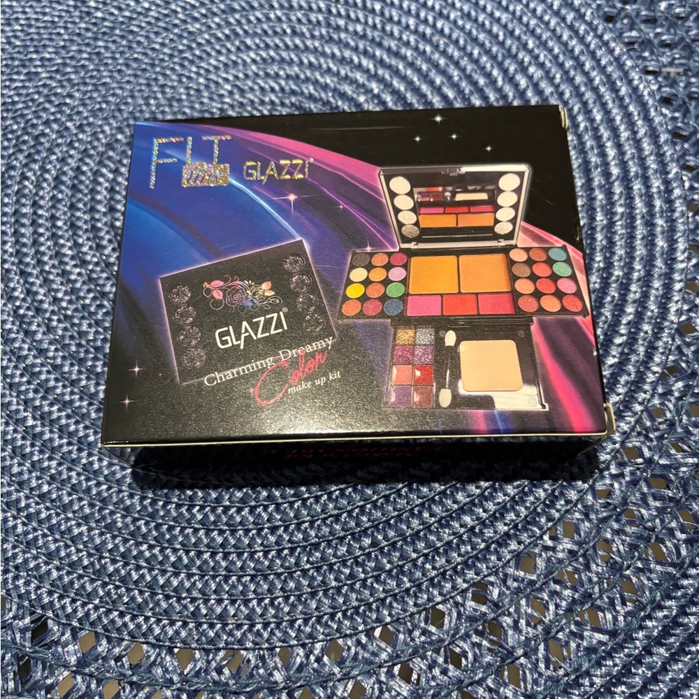 NIB FLT ME ~ GLAZZI Charming Dreamy Color Makeup Kit